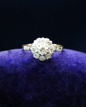 Downstairs at Grays: 18ct Yellow Gold & Platinum 0.75ct Diamond Cluster Ring Circa 1940-1950