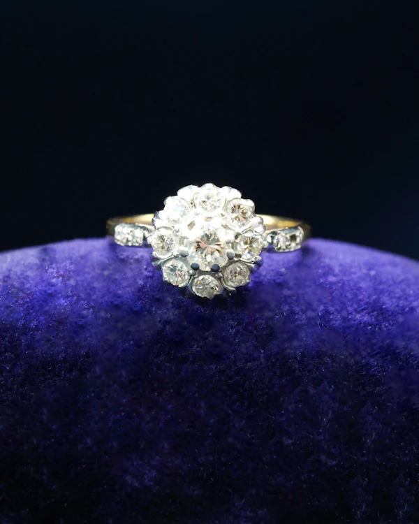 Downstairs at Grays: 18ct Yellow Gold & Platinum 0.75ct Diamond Cluster Ring Circa 1940-1950 - image 1