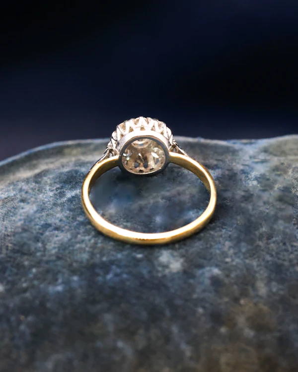 Downstairs at Grays: 18ct Yellow Gold & Platinum 0.75ct Diamond Cluster Ring Circa 1940-1950 - image 5