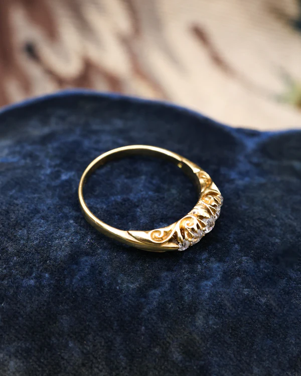 Downstairs at Grays: 18ct Yellow Gold & Platinum Diamond Five Stone Ring Circa 1920 - image 2