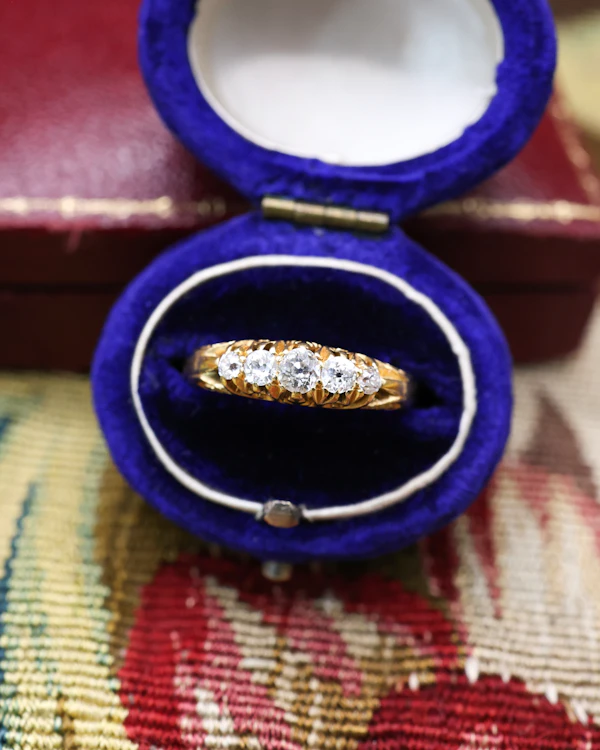 Downstairs at Grays: 18ct Yellow Gold & Platinum Diamond Five Stone Ring Circa 1920 - image 1