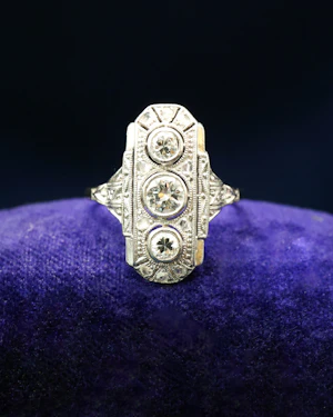 Downstairs at Grays: 14ct White Gold Diamond Art Deco Diamond Continental Ring Circa 1930