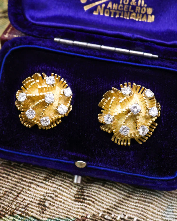 Downstairs at Grays: A fine pair of 18ct Yellow Gold (tested), Domed and Abstract Diamond set (14 in total), Earrings, with post and butterfly fittings. Circa 1970 - image 1