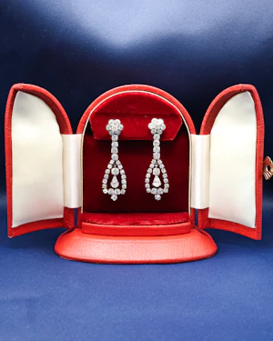 Downstairs at Grays: A magnificent pair of Vintage 8.30ct Diamond Drop Earrings set in 18ct White Gold, Circa 1955