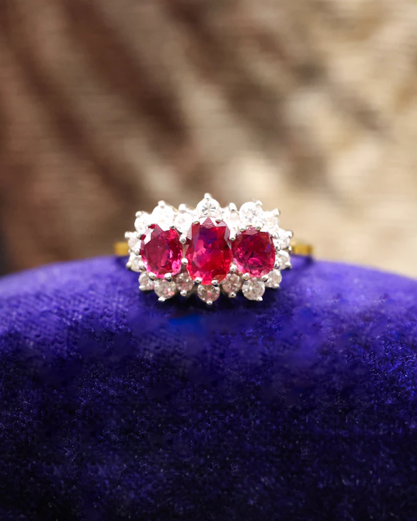 Downstairs at Grays: A very unusual 18ct (marked), Yellow Gold & Platinum Tipped, Three Stone  Ruby & Diamond Cluster Ring. Circa 1971 - image 1