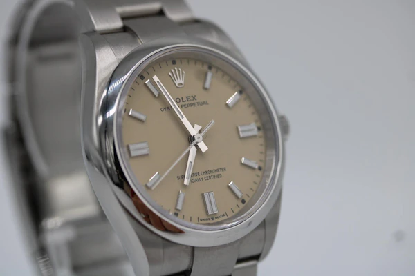 Rolex Oyster Perpetual 126000 - image 2
