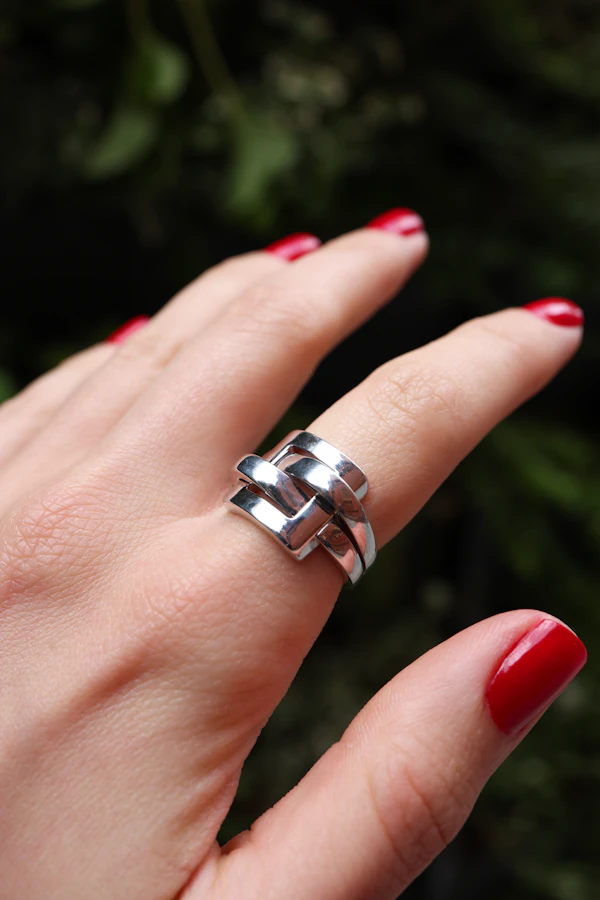 Parisian Architecture on the Hand: The Boucheron Interlocking Ring - image 1