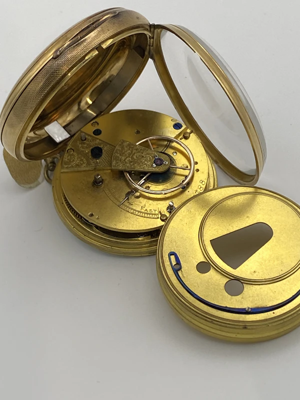 Victorian solid 18 ct. gold key-wind pocket watch  with a key and in full working order. Marked for Waltham A&W.Co - image 3