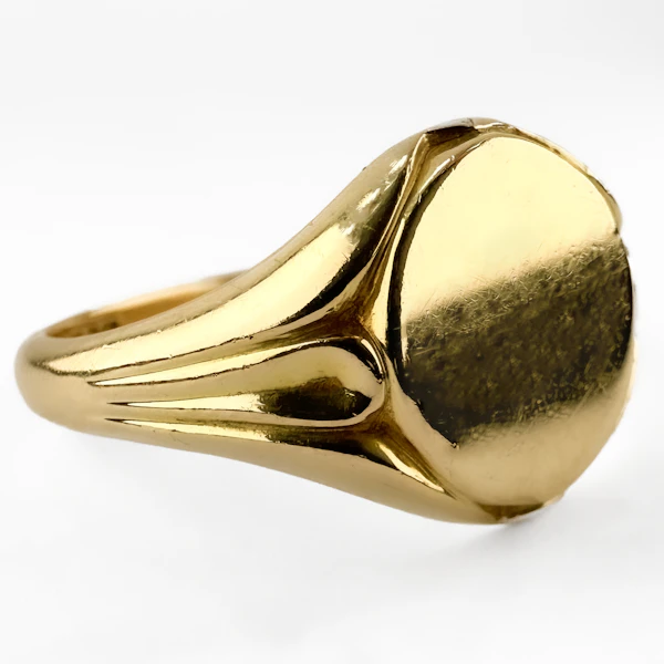 Antique 1909 Gold Signet Ring - Saddingtons Jewellery Stand 375 - image 3