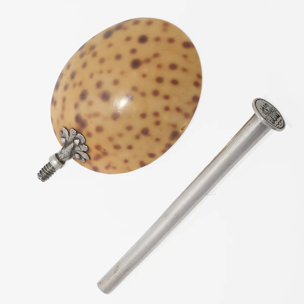 Late 16th / early 17th century German Spoon with a bowl formed of the segment of a large cowrie shell and silver-mounted handle. - image 3