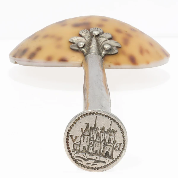 Late 16th / early 17th century German Spoon with a bowl formed of the segment of a large cowrie shell and silver-mounted handle. - image 2