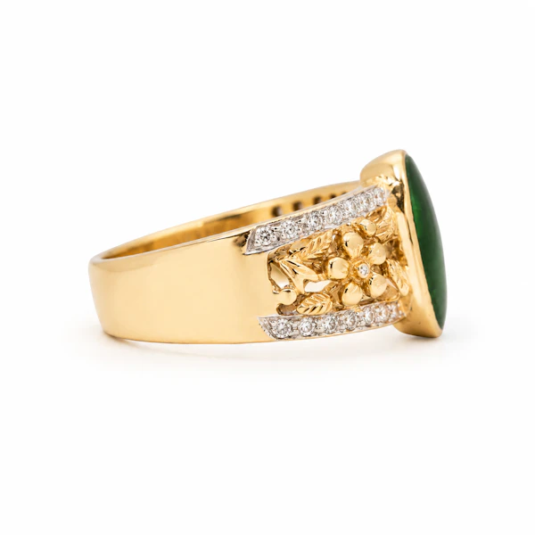 1950s 18ct Gold Jade & Diamond Ring - image 2