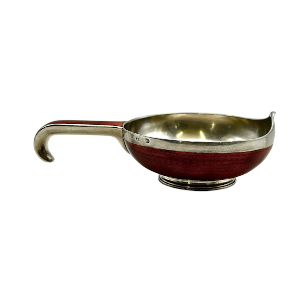 Faberge red guilloché enamel kovsh, St Petersburg, c.1900. - image 3