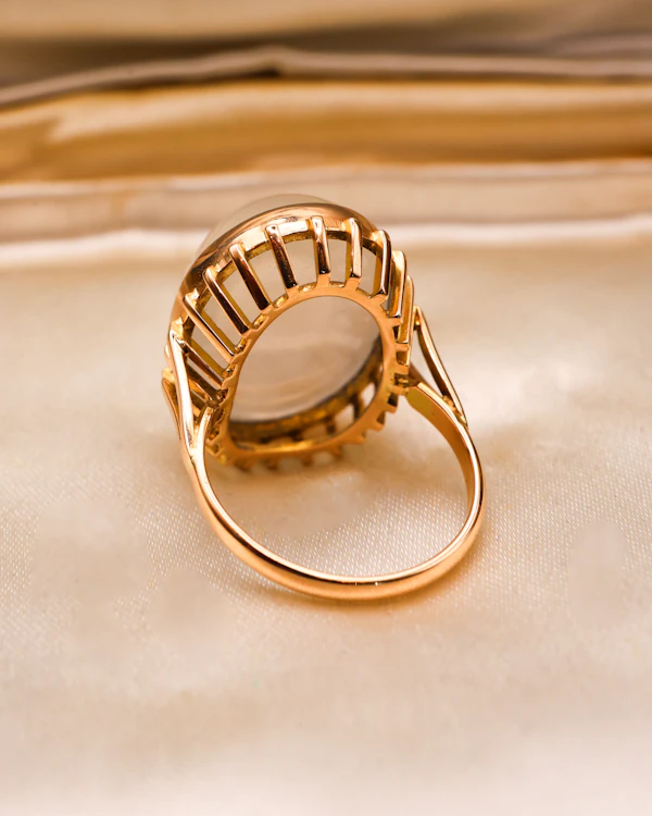 A very fine 14 ct (marked), Yellow Gold, Oval Cabochon, Moonstone Dress Ring, Circa 1990 - image 3
