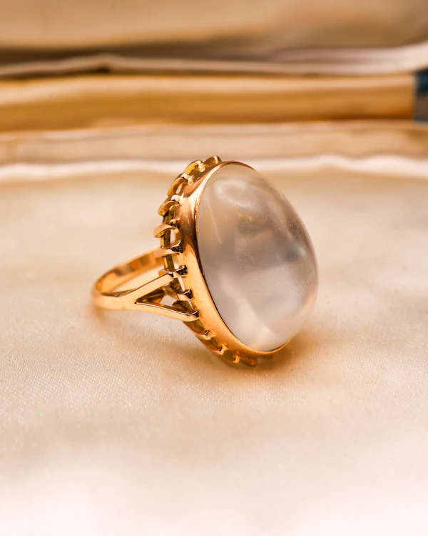 A very fine 14 ct (marked), Yellow Gold, Oval Cabochon, Moonstone Dress Ring, Circa 1990 - image 2