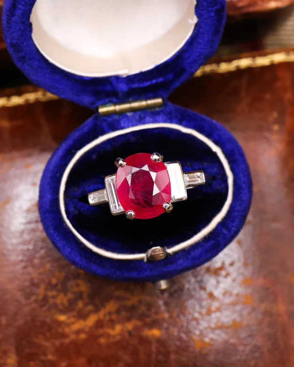 An exceptional Natural Burmese Ruby and Diamond ring in a Platinum "950" (Tested) & 18 Carat White Gold shank. - image 2