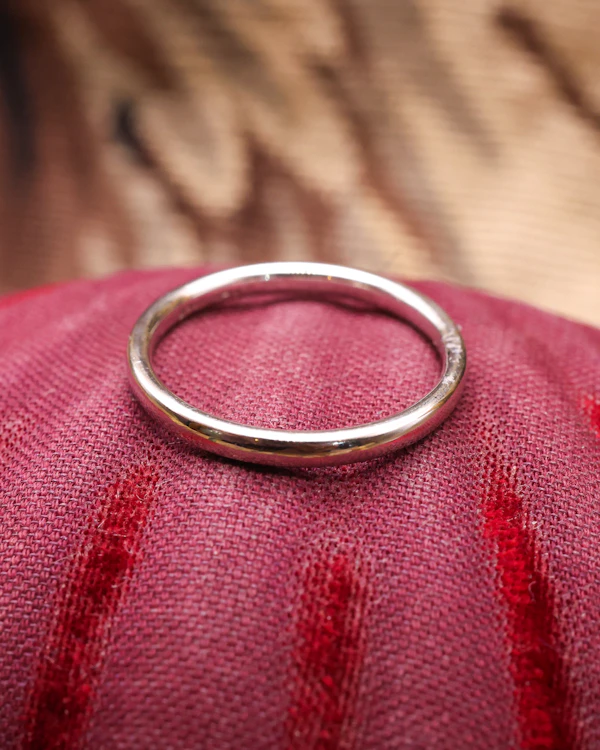 Downstairs at Grays: Platinum Wedding Ring Circa 1950 - image 2