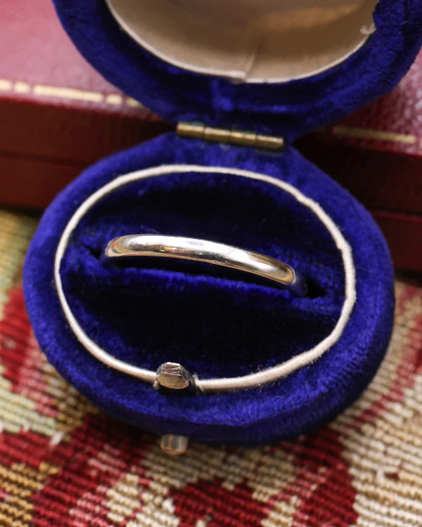 Downstairs at Grays: Platinum Wedding Ring Circa 1950 - image 1