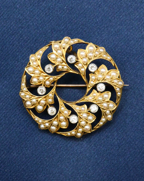 Downstairs at Grays: A 15ct. (stamped) Yellow Gold & Platinum Seed Pearl & Diamond Brooch with a Pendant fitting. Circa 1880 - image 1