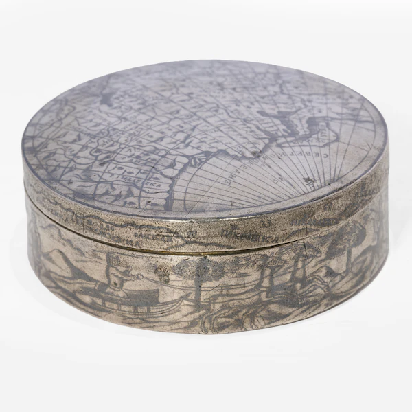 A round Russian Snuff Box from the 18th century. - image 3
