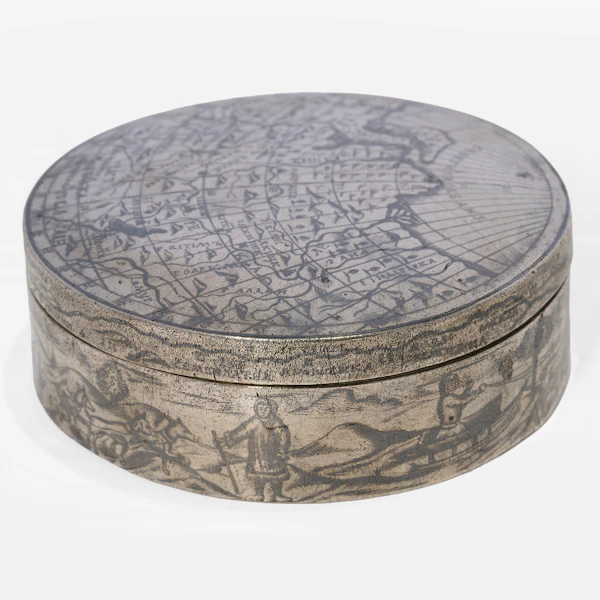 A round Russian Snuff Box from the 18th century. - image 7