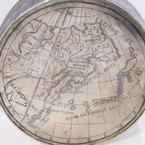 A round Russian Snuff Box from the 18th century. - image 6