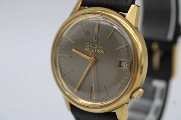 Bulova Accutron - image 4
