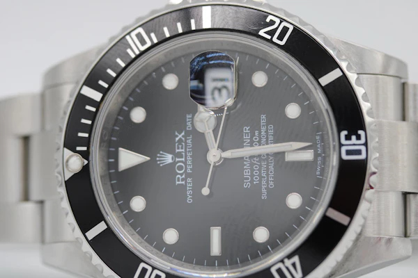 Rolex Submariner Date 16610T Engraved Rehaut c.2008 - image 7