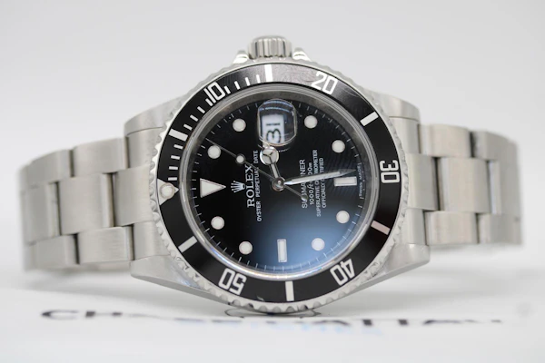 Rolex Submariner Date 16610T Engraved Rehaut c.2008 - image 8