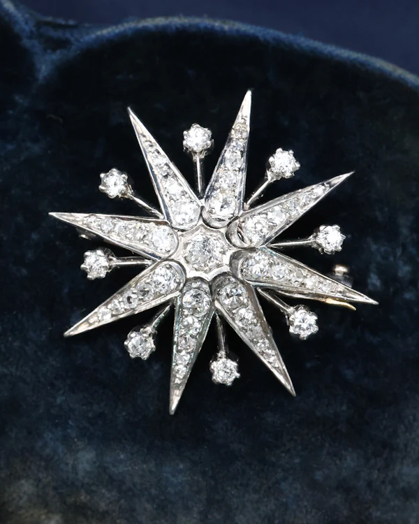 A fine Victorian Diamond Starburst Brooch, in 15ct Gold (silver tipped), with later Rhodium plating. Circa 1890. - image 1