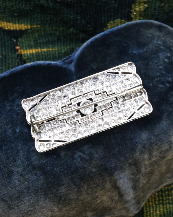 A very fine, Art Deco, Platinum & 15ct White Gold (tested), 4.55 Carat Diamond Plaque Brooch with open strap work. - image 4
