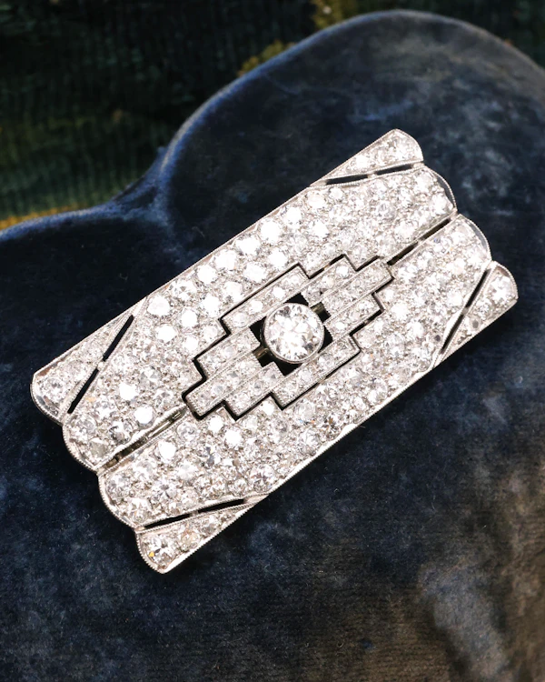 A very fine, Art Deco, Platinum & 15ct White Gold (tested), 4.55 Carat Diamond Plaque Brooch with open strap work. - image 2