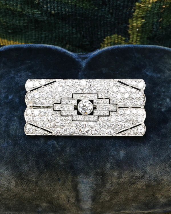 A very fine, Art Deco, Platinum & 15ct White Gold (tested), 4.55 Carat Diamond Plaque Brooch with open strap work. - image 1