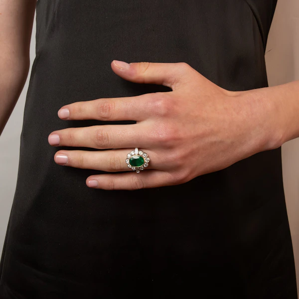 18ct Large Emerald and Diamond Cluster Ring Spectrum Antiques - image 2