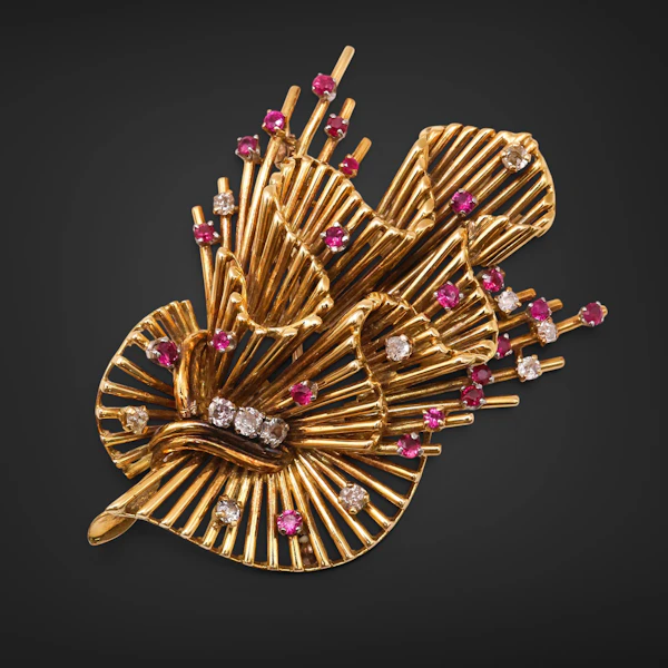 Floral ruby gold brooch - image 2