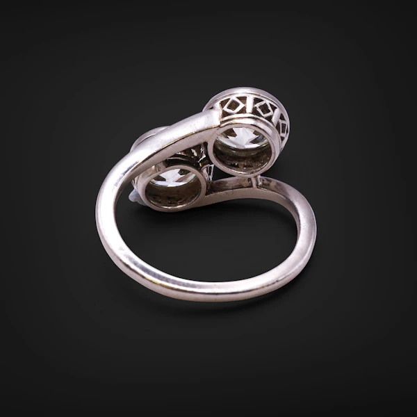 Antique Edwardian Platinum "Toi et Moi" Old Cut Diamond Ring (circa - image 2