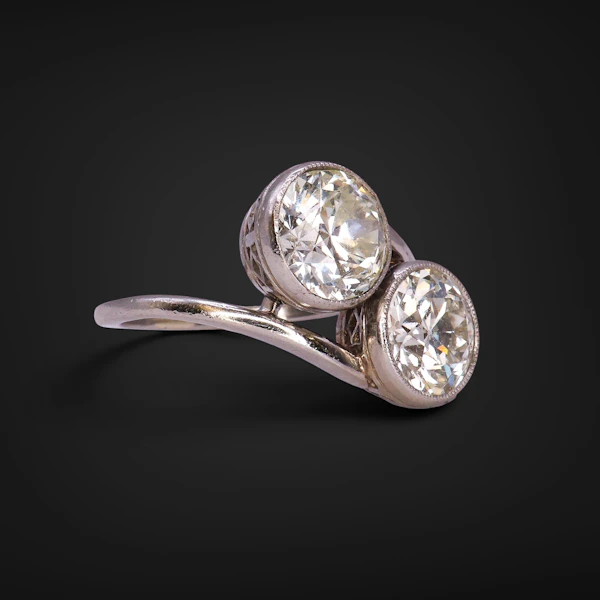 Antique Edwardian Platinum "Toi et Moi" Old Cut Diamond Ring (circa - image 3