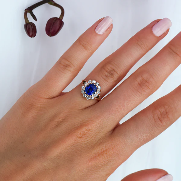 Victorian Kashmir Sapphire, Diamond and Gold Cluster Ring, Circa 1890 - image 4