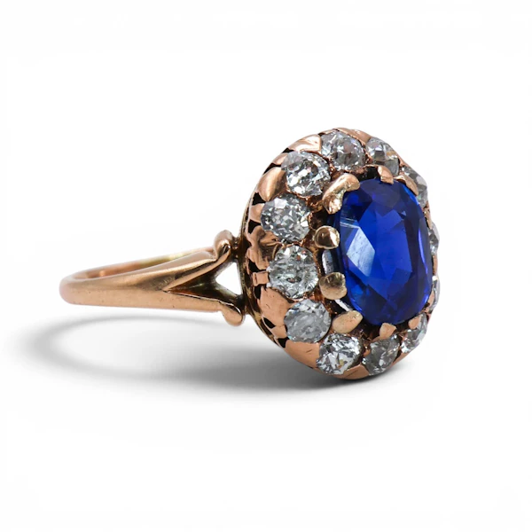 Victorian Kashmir Sapphire, Diamond and Gold Cluster Ring, Circa 1890 - image 5