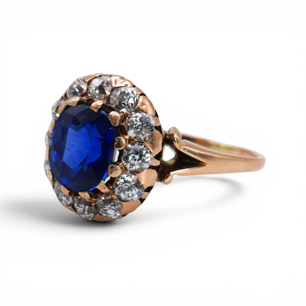 Victorian Kashmir Sapphire, Diamond and Gold Cluster Ring, Circa 1890 - image 3