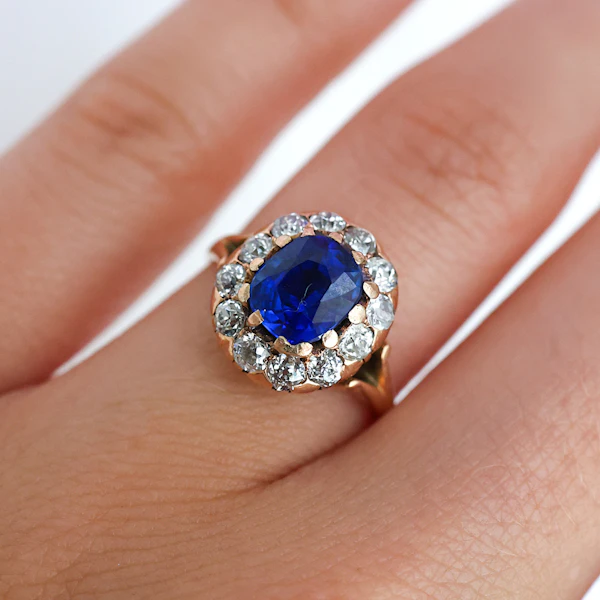 Victorian Kashmir Sapphire, Diamond and Gold Cluster Ring, Circa 1890 - image 2