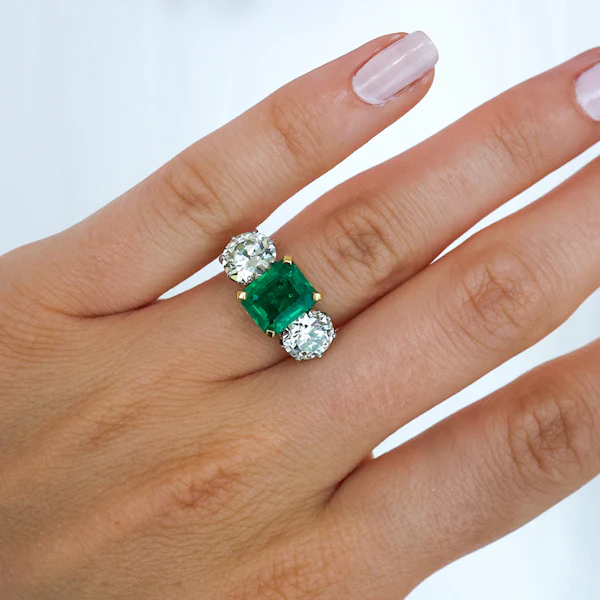Colombian Emerald, Diamond, Gold and Platinum Three Stone Ring - image 4