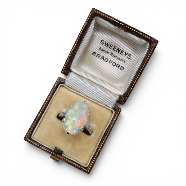 Art Deco Opal, Diamond and Platinum Ring, Circa 1930 - image 5