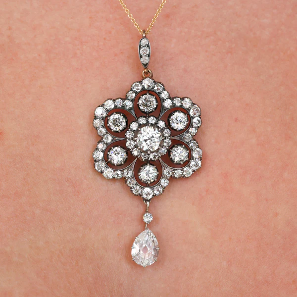 Victorian The Goldsmiths & Silversmiths Ltd. Diamond and Silver Upon Gold Brooch Cum Pendant, Circa 1890 - image 4