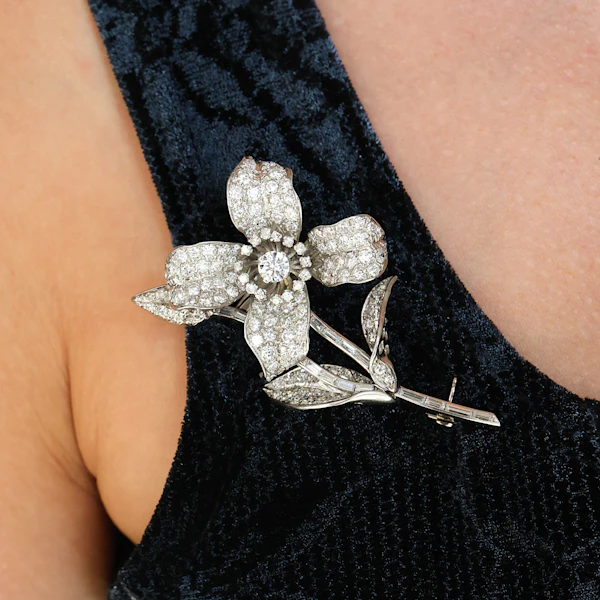Chaumet Vintage Diamond and Platinum Flower Brooch, With White Gold Fittings, Circa 1979 - image 4