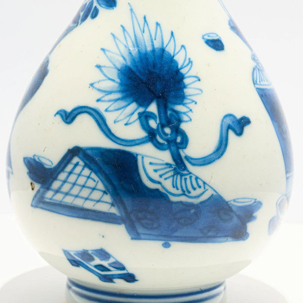 A CHINESE KANGXI BLUE AND WHITE MINIATURE VASE - image 2