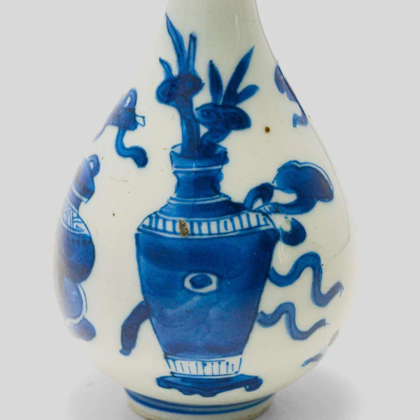 A CHINESE KANGXI BLUE AND WHITE MINIATURE VASE - image 2