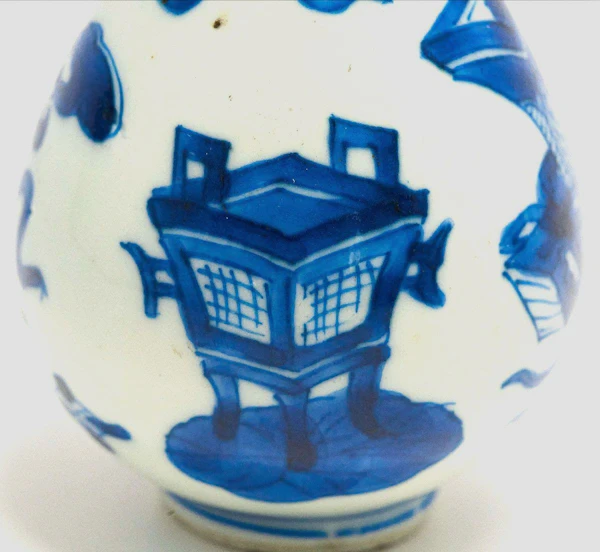 A CHINESE KANGXI BLUE AND WHITE MINIATURE VASE - image 3