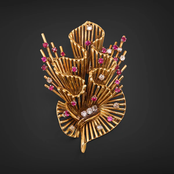 Floral ruby gold brooch - image 2