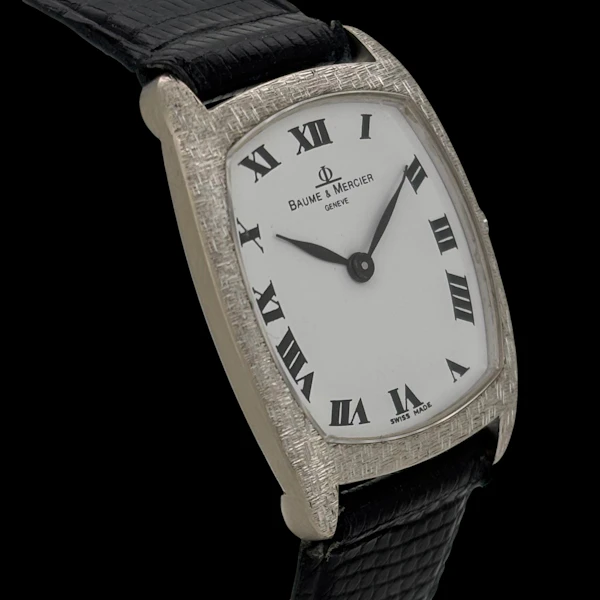BAUME ET MERCIER CUSHION 18KT WHITE GOLD FLORENTINE FINISH WHITE ROMAN NUMERALS WITH BOX AND PAPERS 1978 - image 3